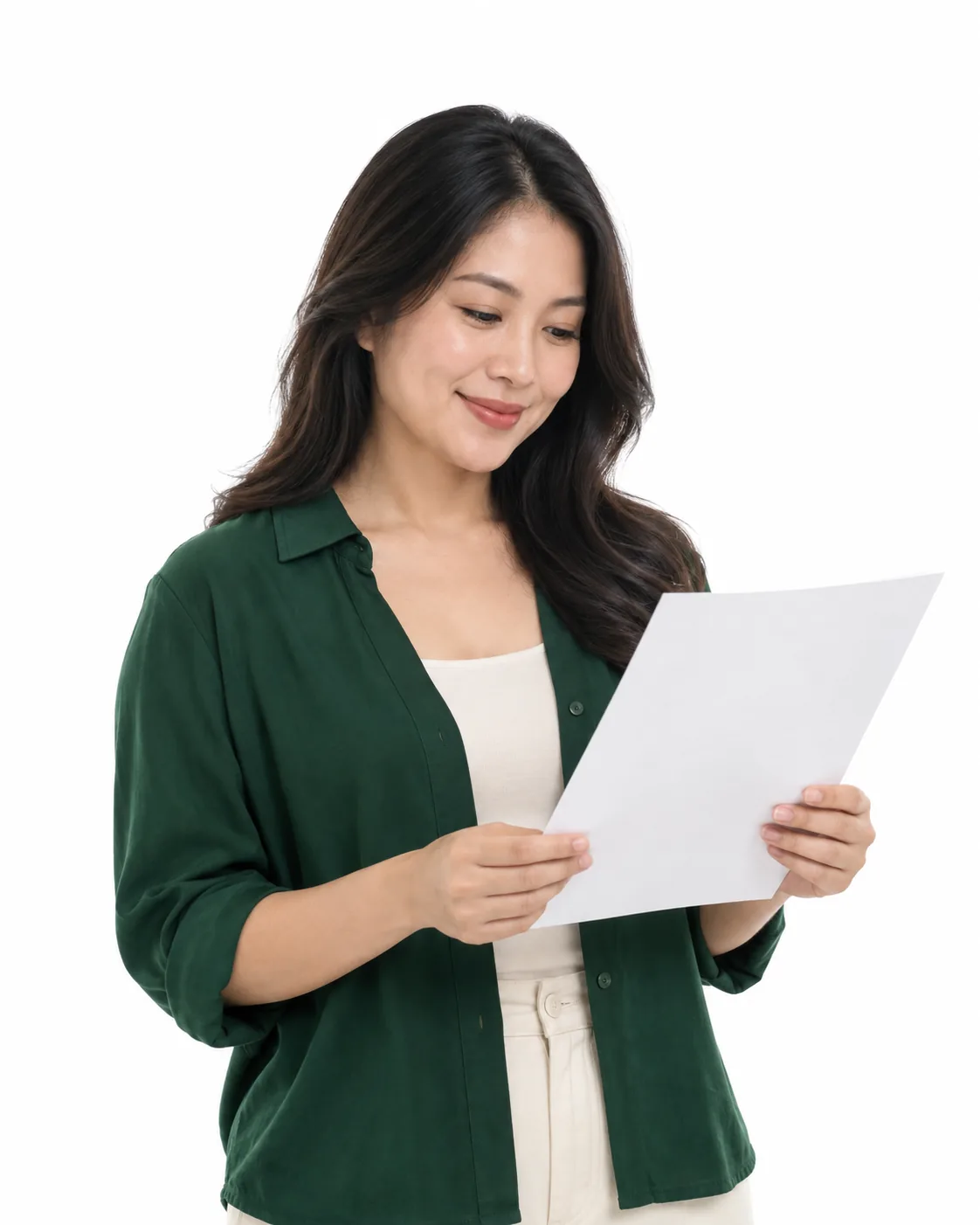 Perempuan Indonesia membaca rencana kesehatan dengan tenang
